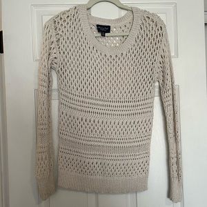 Cream knit AE sweater with gold flecks (M)